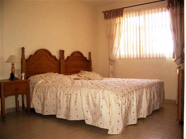 cheap apartment The Heights tenerife