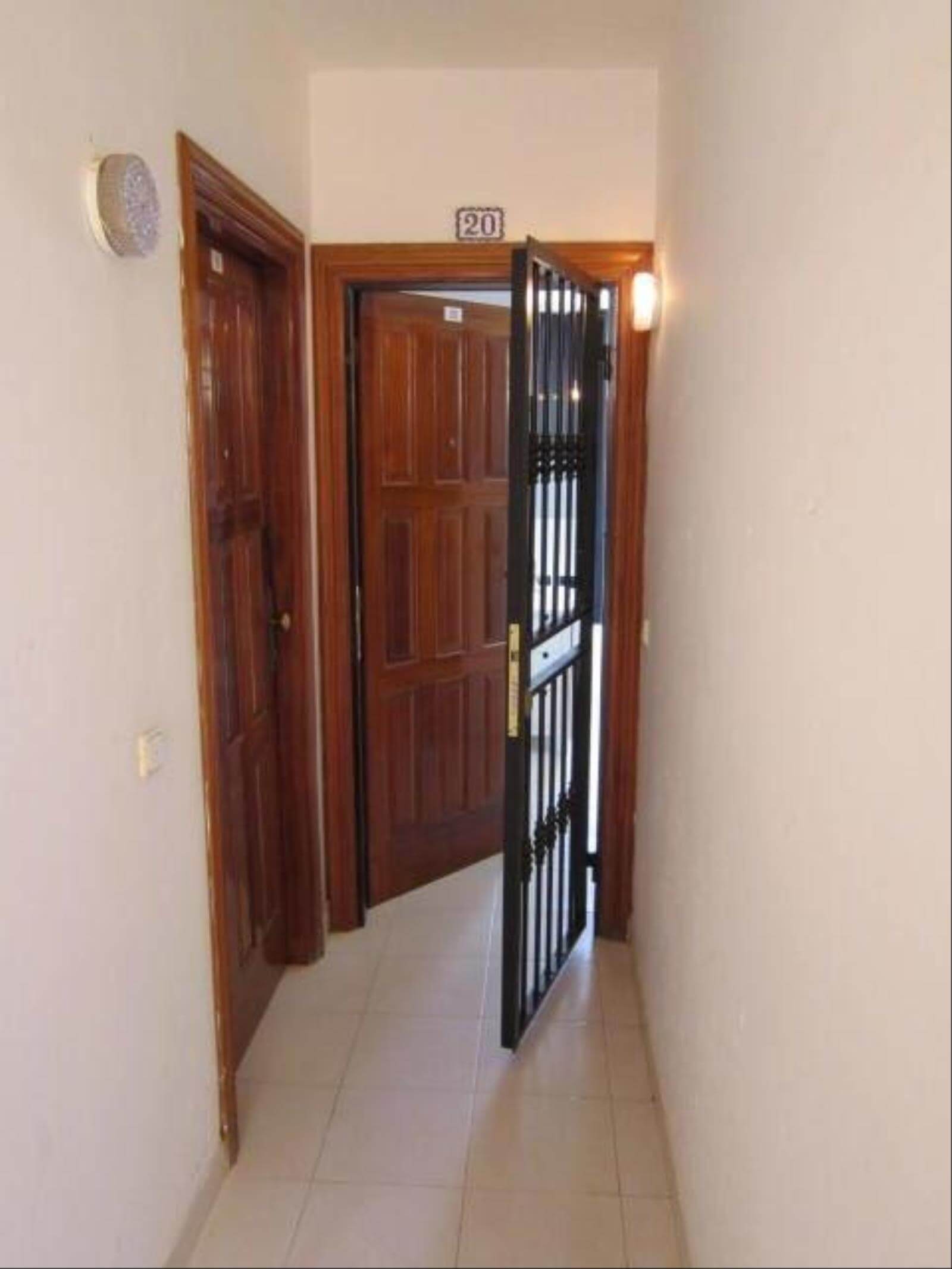 cheap apartment Paradise Court tenerife